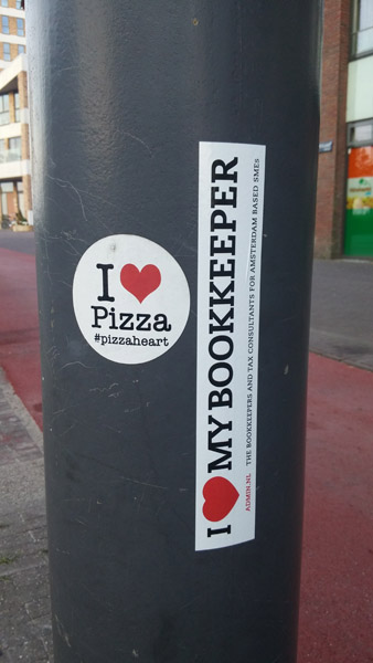 0305. I love pizza - I love my bookkeeper - pizzaheart - www.drukwerkdeal.nl - Liek van den Braak - Ijburg Italian food snelstart.jpg